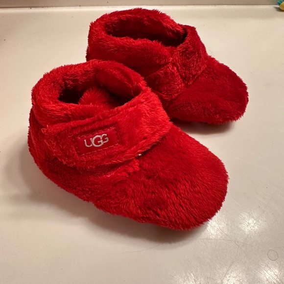 Infant red Uggs size 2/3 - Picture 1 of 4